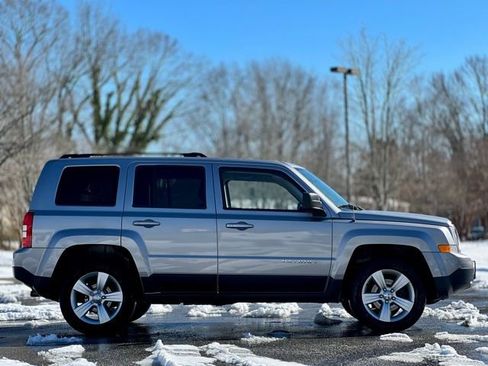 Used 2015 Jeep Patriot Latitude AWD/4WD image 4