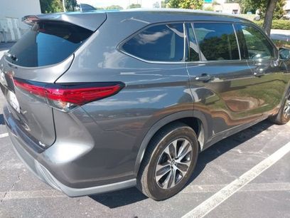 Used 2022 Toyota Highlander XLE