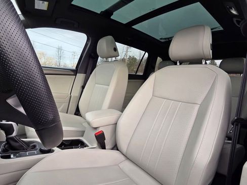 Used 2024 Volkswagen Tiguan SE R-Line image 11