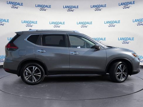 Used 2019 Nissan Rogue SV w/ Sun & Sound Touring Package AWD/4WD image 3