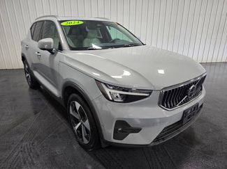 Used 2024 Volvo XC40 B5 Plus AWD/4WD video 2