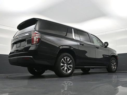 Used 2023 Chevrolet Suburban LT RWD image 28