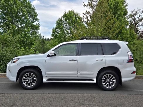 Used 2017 Lexus GX 460 Luxury w/ Preferred Accessory Package AWD/4WD image 7