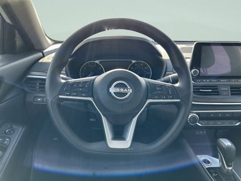 Used 2025 Nissan Altima 2.5 SV image 19