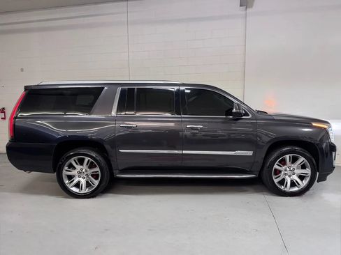 Used 2015 Cadillac Escalade ESV Luxury AWD/4WD image 2