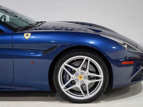 Used 2016 Ferrari California T RWD image 22