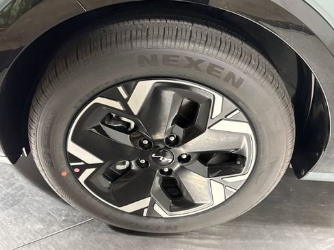 New 2026 Kia Niro Wave FWD image 2