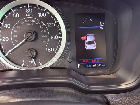 Used 2021 Toyota Corolla LE image 18