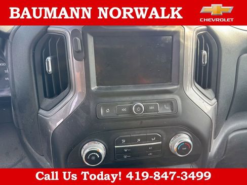 Used 2020 GMC Sierra 2500 4x4 Crew Cab w/ Convenience Package image 16