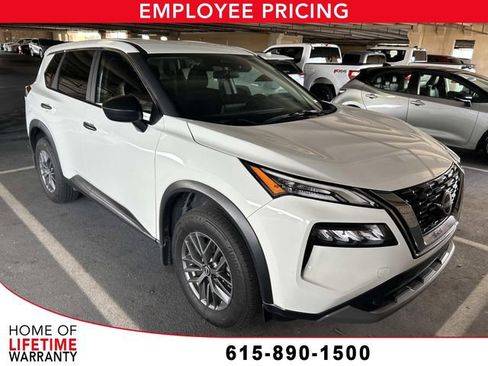 Used 2023 Nissan Rogue S image 1