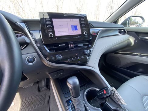 Used 2022 Toyota Camry SE w/ Cold Weather Package image 24