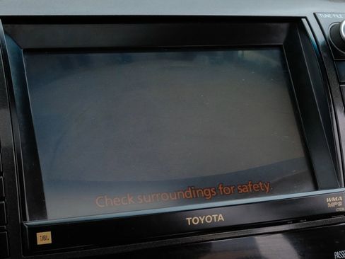 Used 2011 Toyota Sequoia Platinum image 24