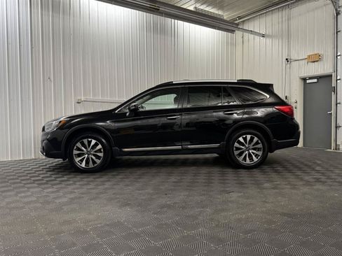 Used 2019 Subaru Outback 2.5i Touring AWD/4WD image 2