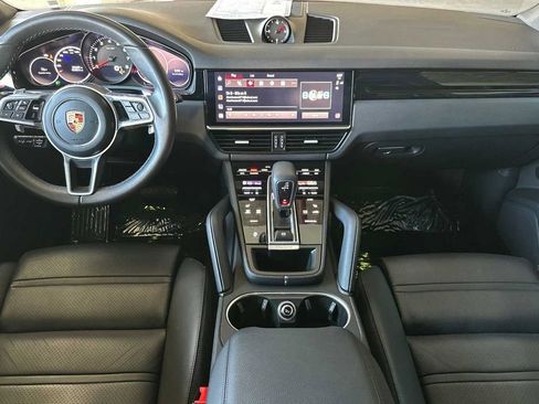 Used 2023 Porsche Cayenne image 16