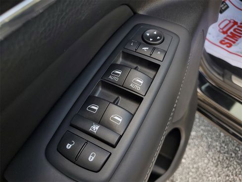 Used 2020 Jeep Grand Cherokee Overland image 23