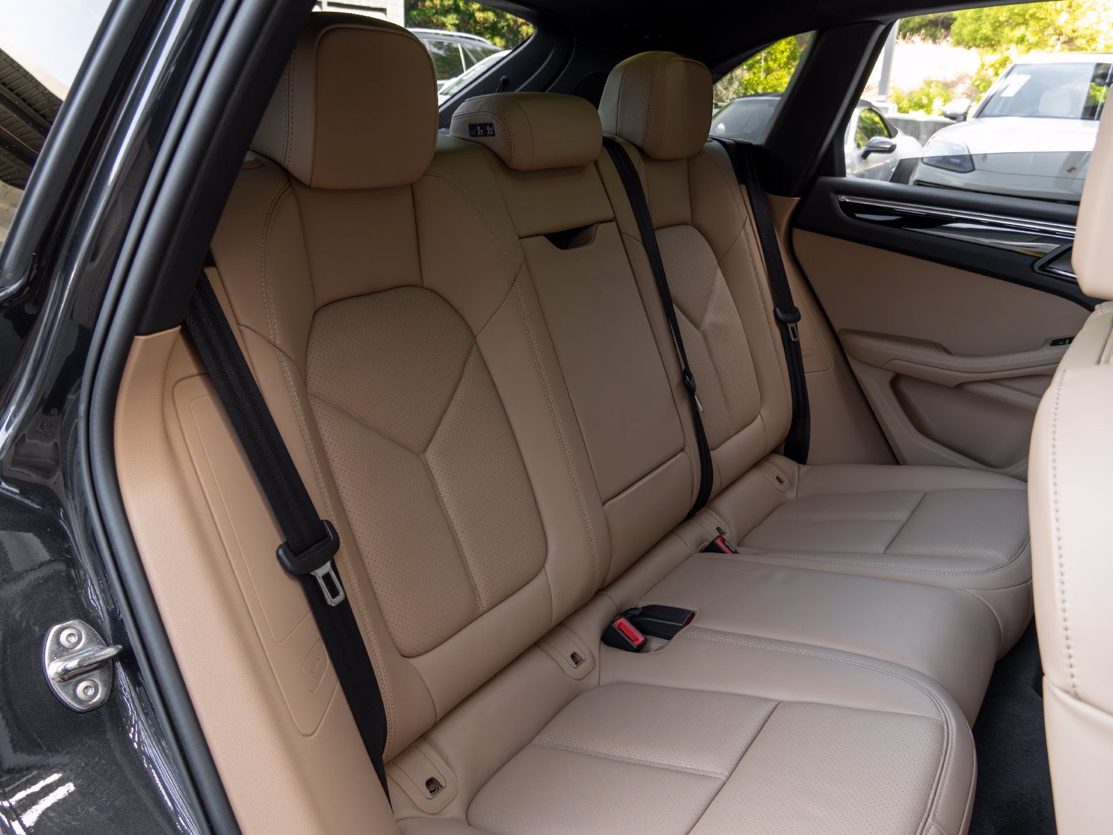 Certified 2023 Porsche Macan AWD/4WD image 50