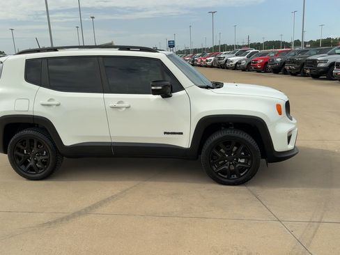 Used 2022 Jeep Renegade Altitude image 9