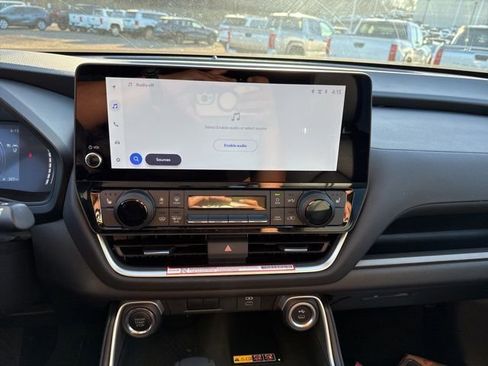 Used 2025 Toyota Grand Highlander AWD image 12