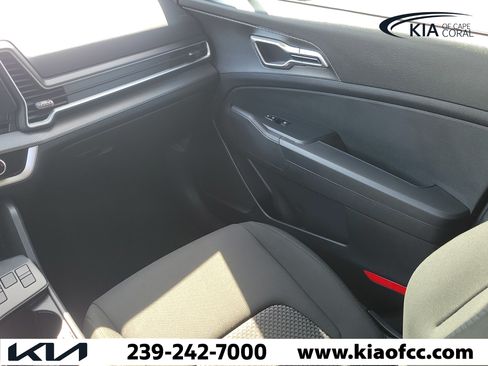 Certified 2025 Kia Sportage LX FWD image 17