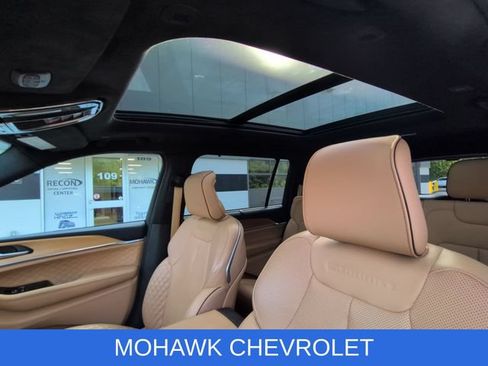 Used 2023 Jeep Grand Cherokee L Summit AWD/4WD image 19