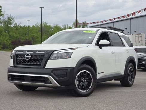 Used 2025 Nissan Pathfinder Rock Creek AWD/4WD image 2