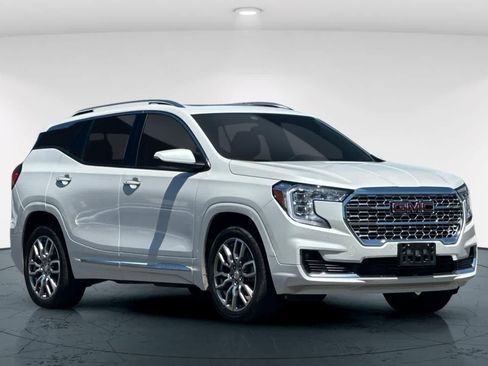 Used 2022 GMC Terrain Denali w/ Denali Premium Package AWD/4WD image 5