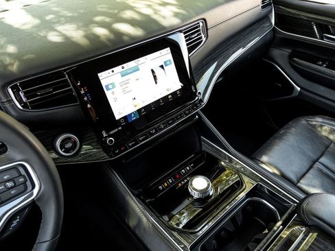 Used 2022 Jeep Wagoneer Series III image 34