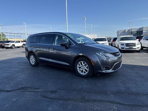 Used 2017 Chrysler Pacifica Touring Plus FWD image 6