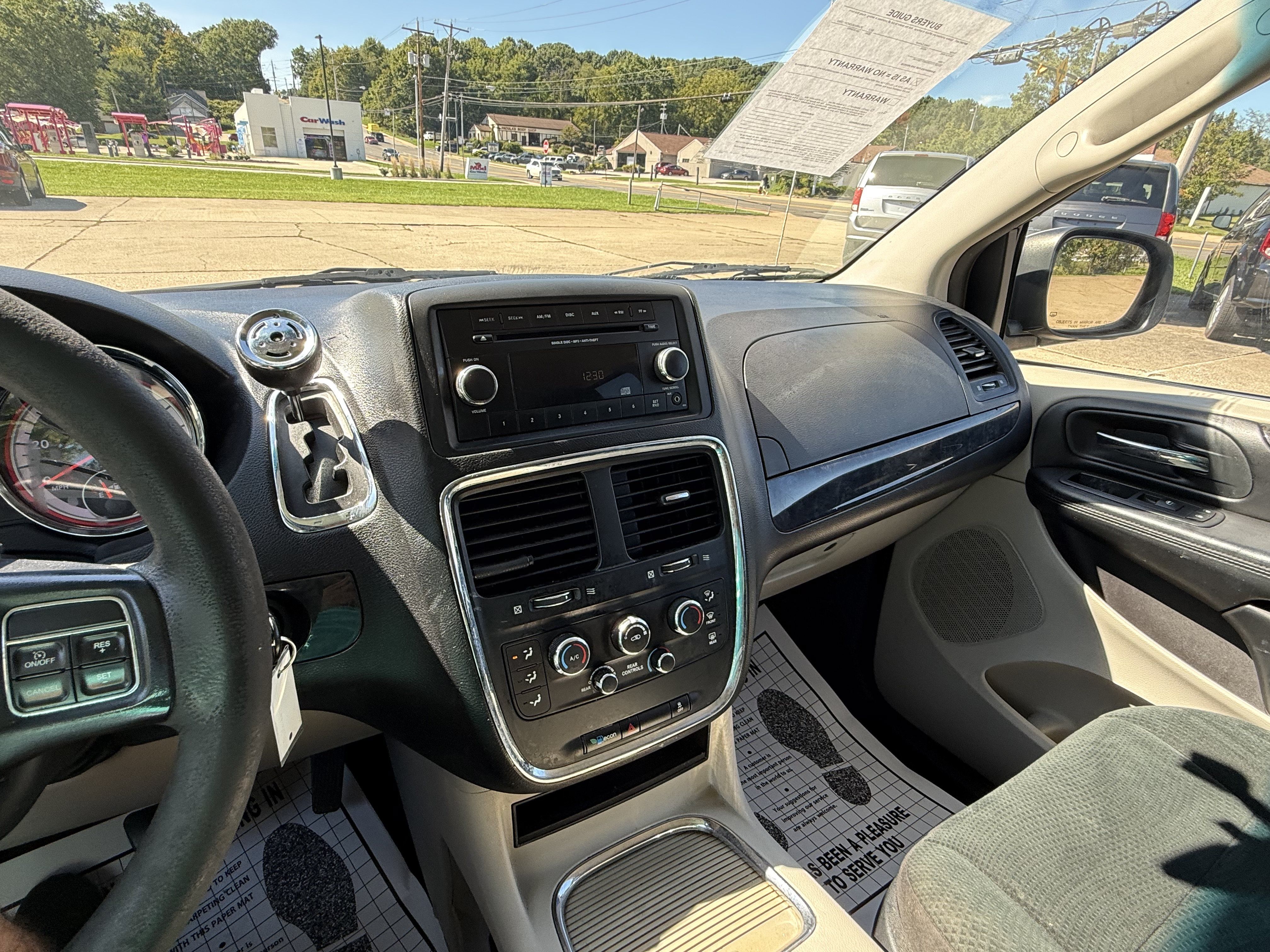 Used 2012 Dodge Grand Caravan SXT FWD image 19