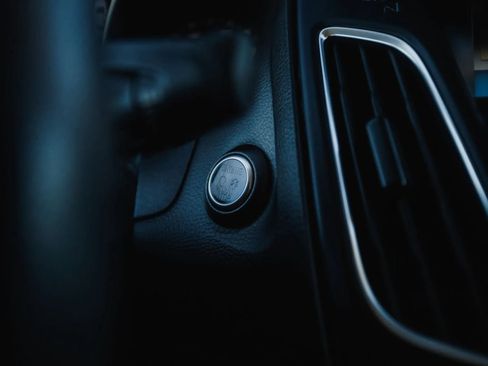 Used 2018 Ford Focus Titanium image 20