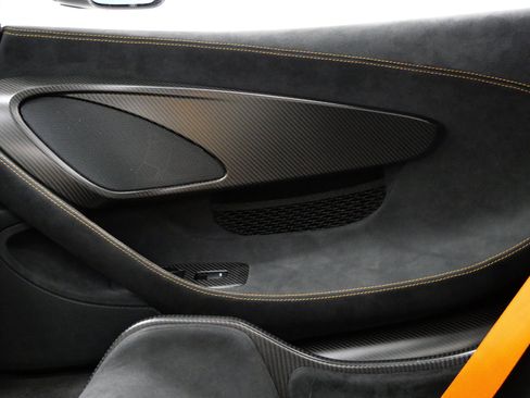 Used 2019 McLaren 600LT RWD image 29