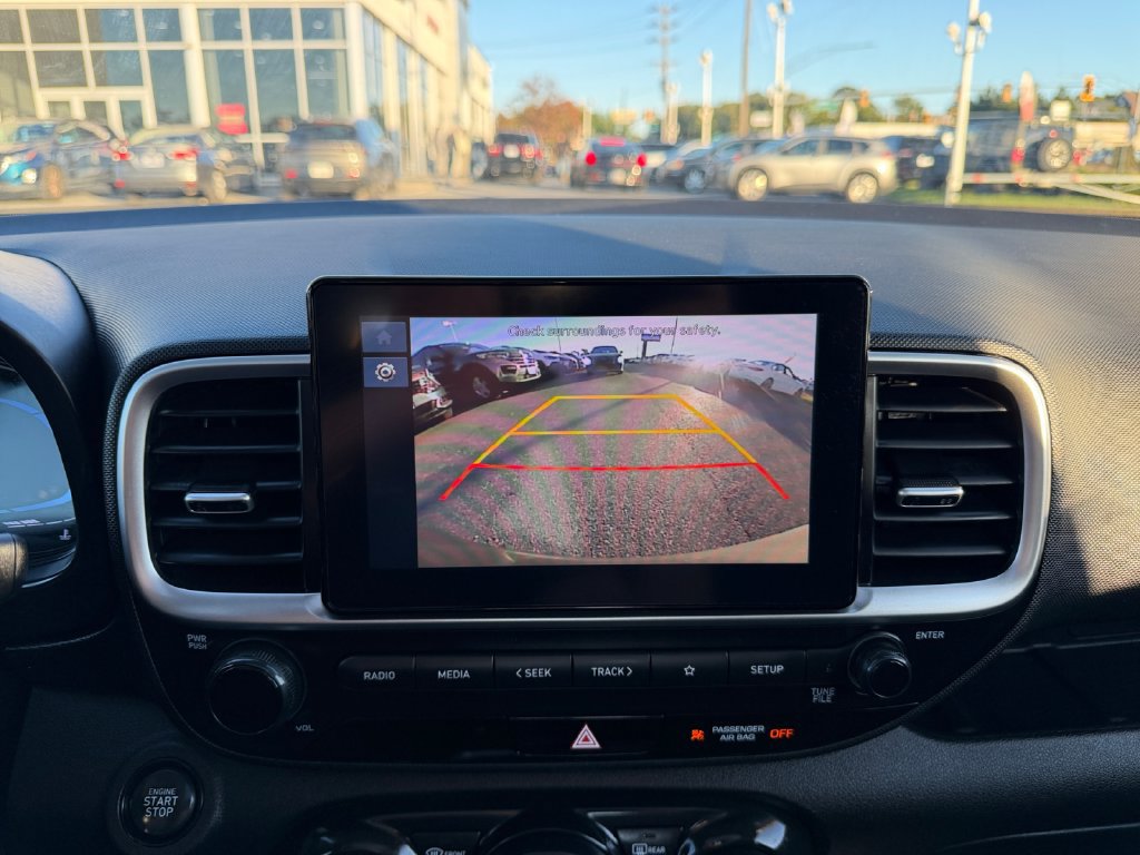 Used 2025 Hyundai Venue SEL FWD image 21