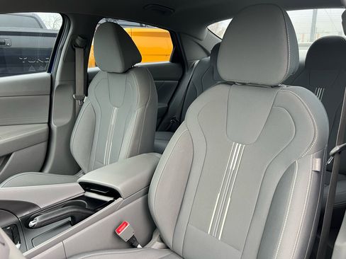 Used 2023 Hyundai Elantra SEL image 34