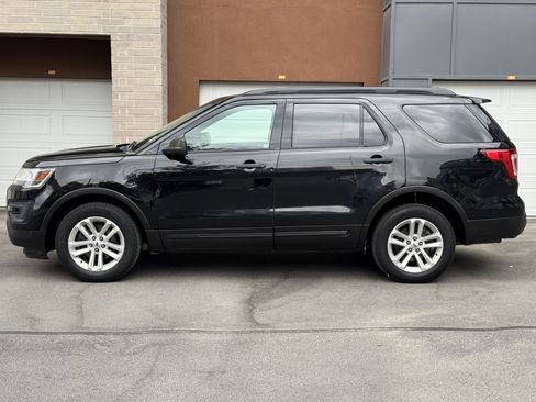 Used 2016 Ford Explorer 4WD image 2