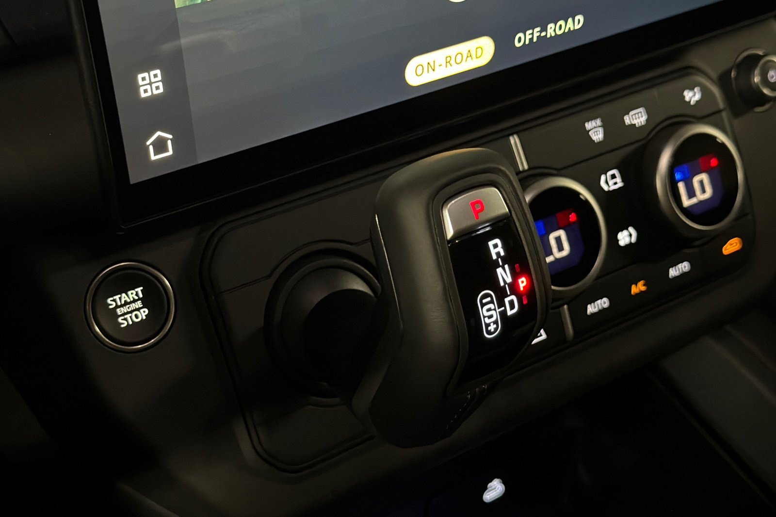 New 2026 Land Rover Defender 110 S AWD/4WD image 17