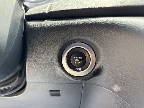 Used 2025 Chrysler Pacifica Select FWD image 26
