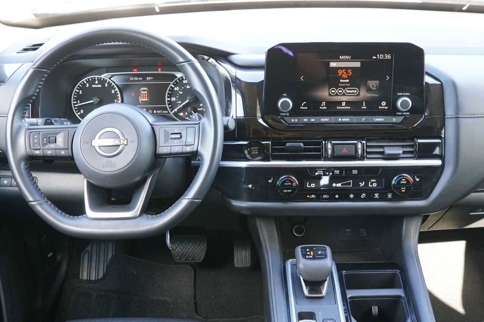 Used 2025 Nissan Pathfinder SV FWD image 21