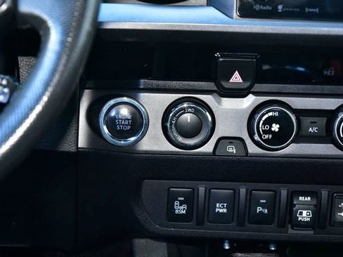 Used 2018 Toyota Tacoma TRD Off-Road image 23