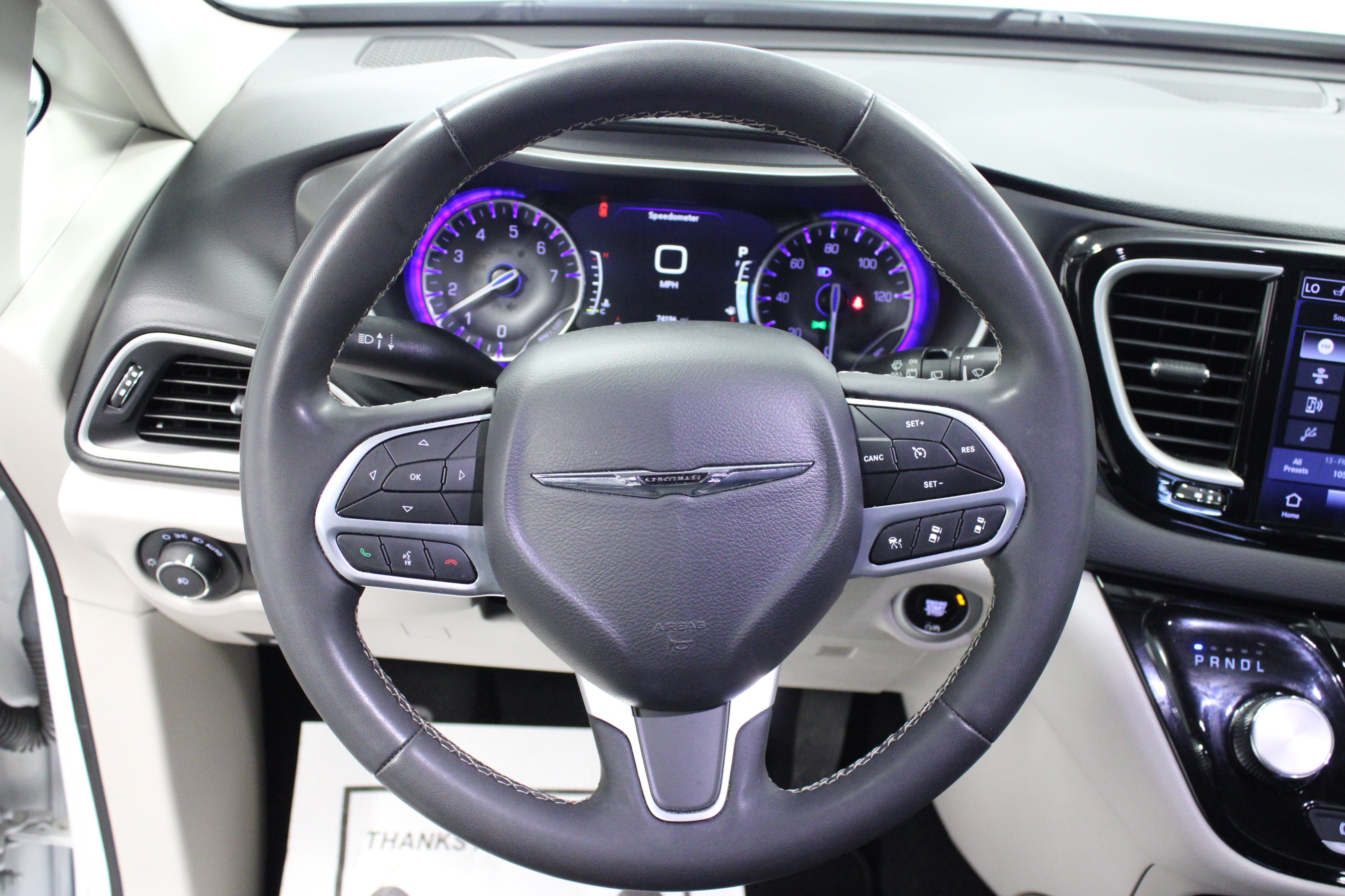 Used 2023 Chrysler Pacifica Touring-L FWD image 18