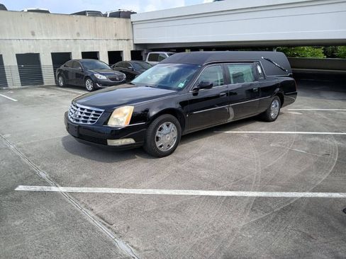 Used 2008 Cadillac DTS Hearse FWD image 5