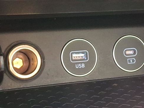 Used 2025 Genesis G70 2.5T image 24