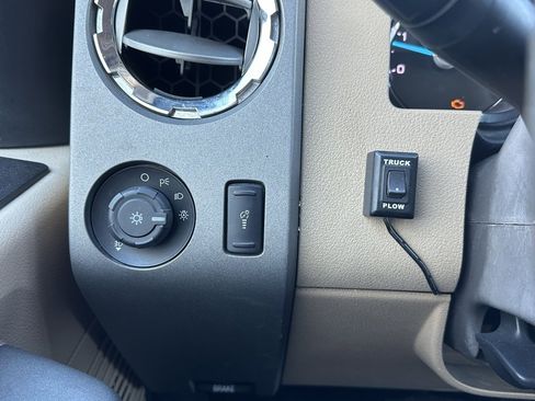 Used 2011 Ford F250 Lariat image 28