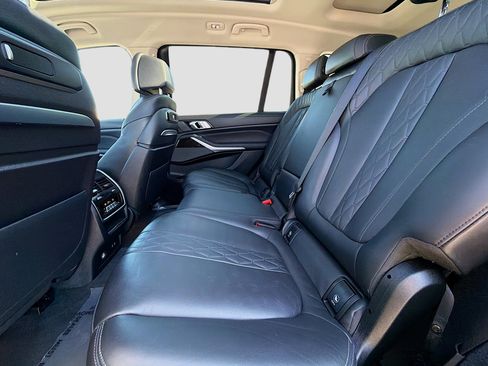 Used 2023 BMW X7 xDrive40i image 21