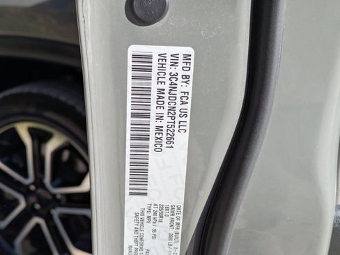 Used 2023 Jeep Compass Limited image 30