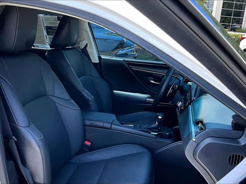 Used 2024 Lexus ES 350 w/ Premium Package FWD image 9