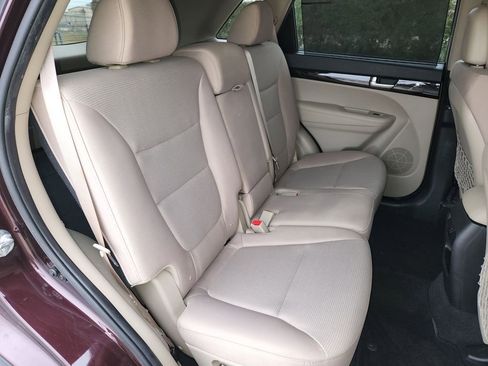 Used 2014 Kia Sorento LX image 14