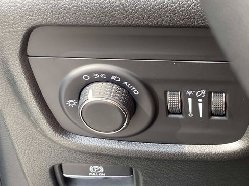 Certified 2023 Jeep Grand Cherokee Laredo AWD/4WD image 19