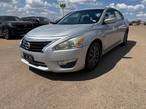 Used 2015 Nissan Altima 2.5 S w/ Sport Value Package FWD image 3
