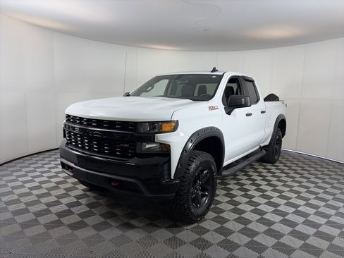 Used 2019 Chevrolet Silverado 1500 Custom Trail Boss w/ Custom Convenience Package image 2