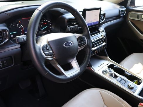 Used 2024 Ford Explorer Limited image 28